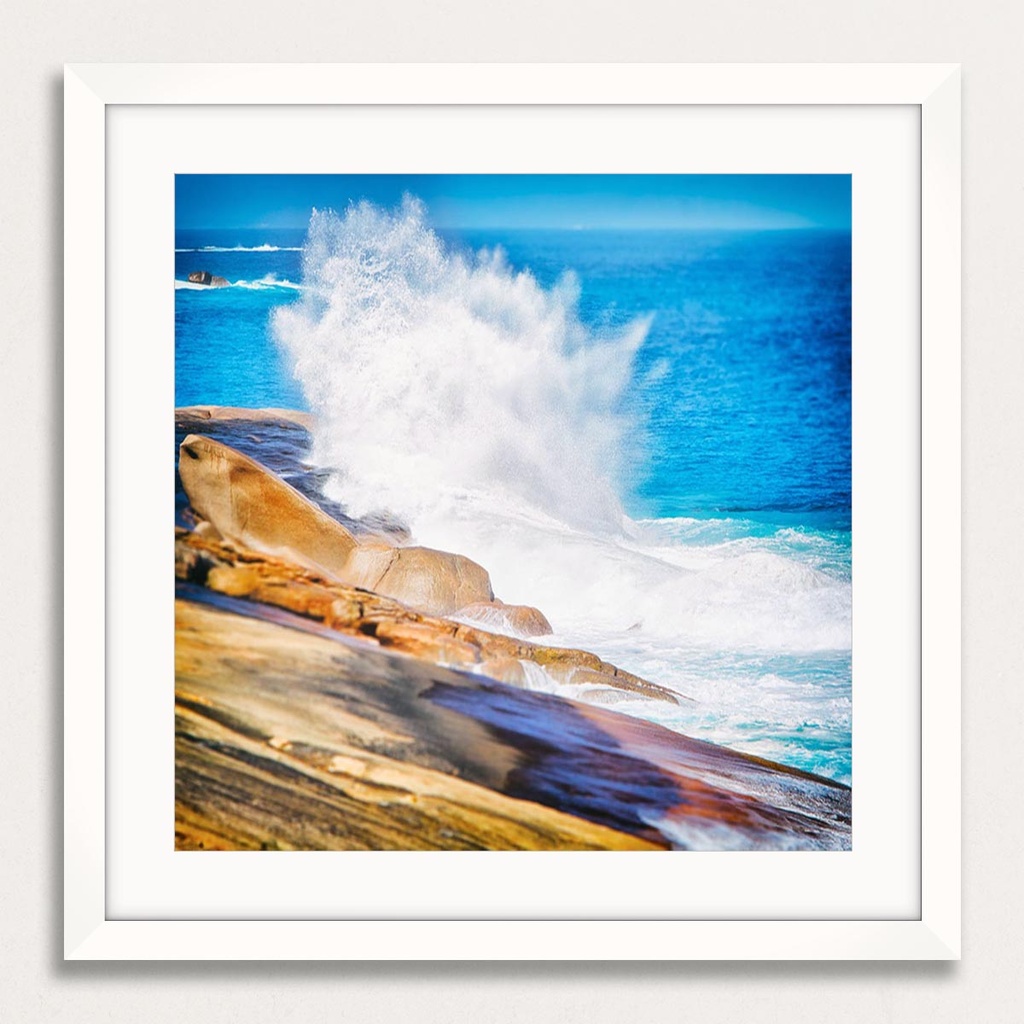 SUN0275 - Smashing Waves