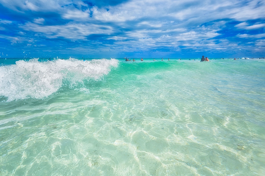 SUN0273 - Trigg Surf (Fine Art Print - Rolled, 45 x 30cm)