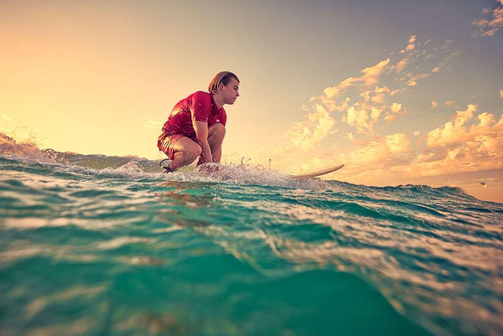 SUN0092 - City Beach Surfer (Fine Art Print - Rolled, 45cm x 30cm)