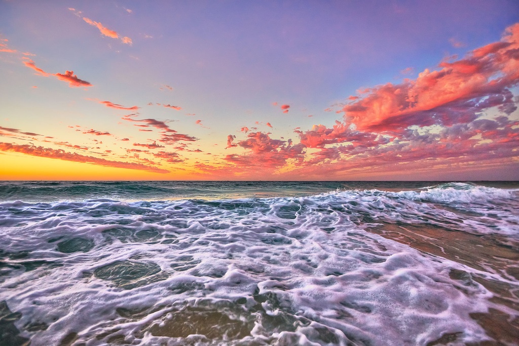 SUN0091 - City Beach (Fine Art Print - Rolled, 45cm x 30cm)