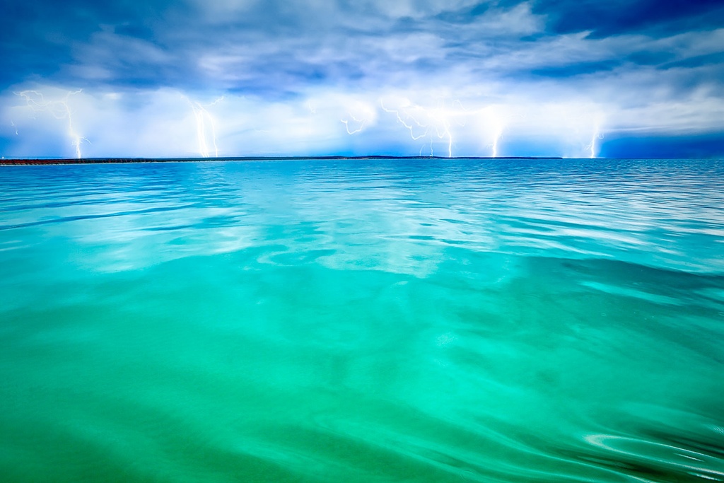 SUN0242 - Monkey Mia Storm (Fine Art Print - Rolled, 45cm x 30cm)