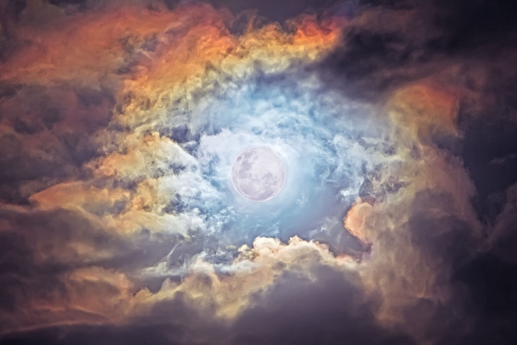 SUN0179 - Balcony Moon