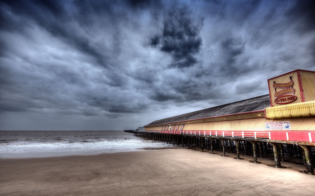 SUN0110 - Walton-on-the-Naze Pier (Fine Art Print - Rolled, 45cm x 30cm)