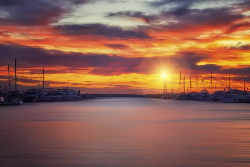 SUN0357 - Hillarys Marina Sunset (Fine Art Print - Rolled, 45cm x 30cm)