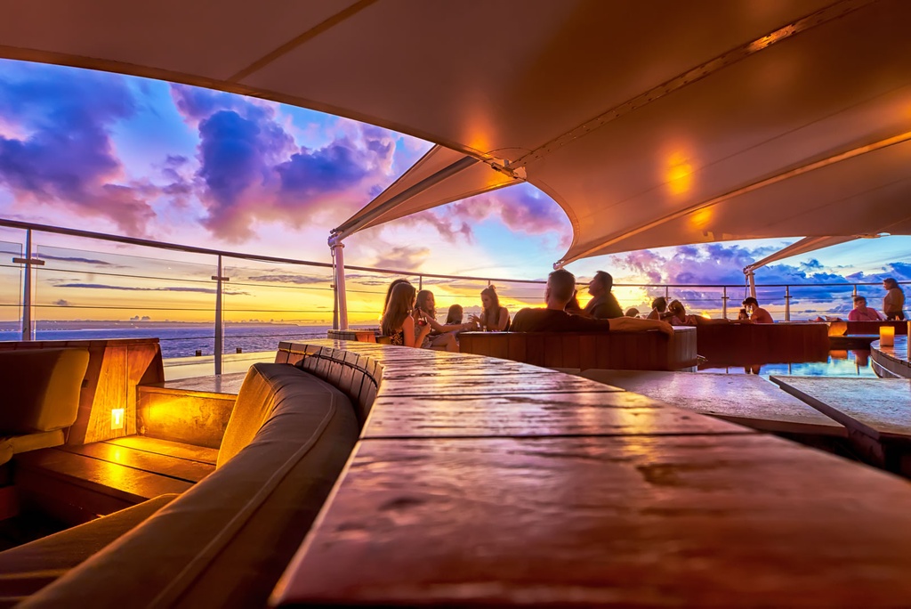 SUN0427 - Double-Six Rooftop