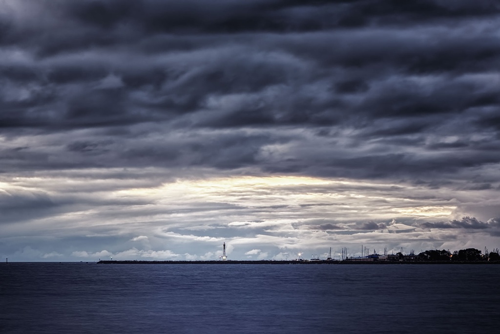 SUN0478 - Hillarys Clouds (Fine Art Print - Rolled, 45cm x 30cm)