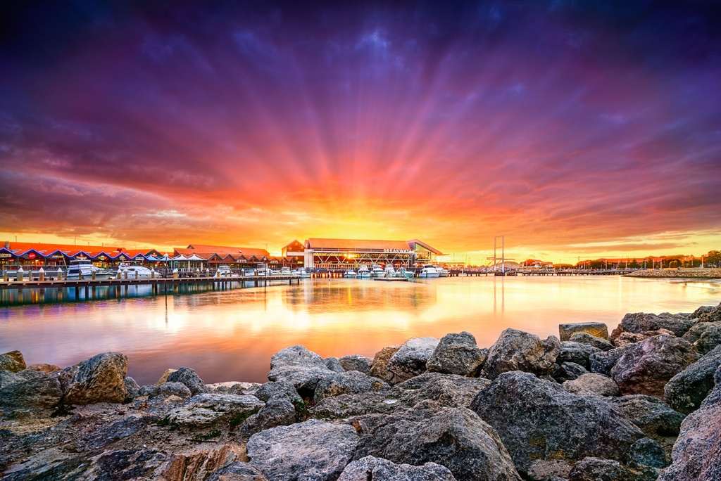 SUN0512 - Sorrento Quay Rays (Fine Art Print - Rolled, 45 x 30cm)