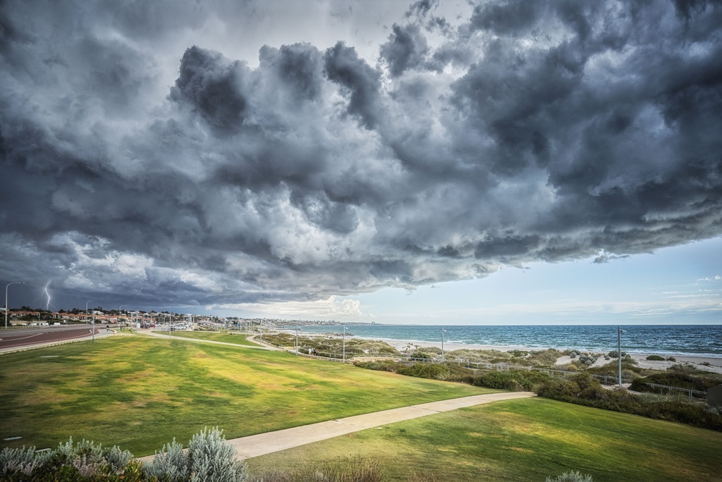SUN0555 - Sorrento Storm