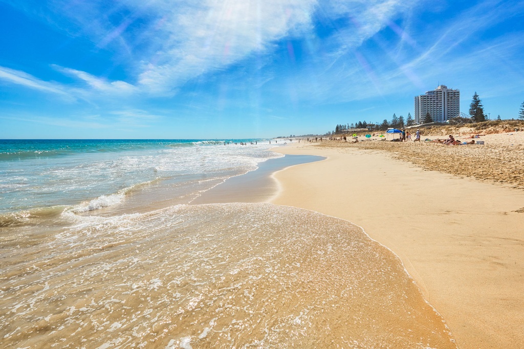 SUN0572 - Scarborough Beach (Fine Art Print - Rolled, 45cm x 30cm)