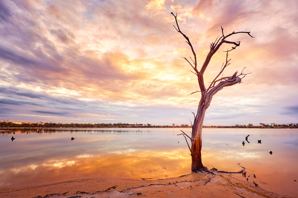 SUN0592 - Askew Lake (Fine Art Print - Rolled, 45cm x 30cm)