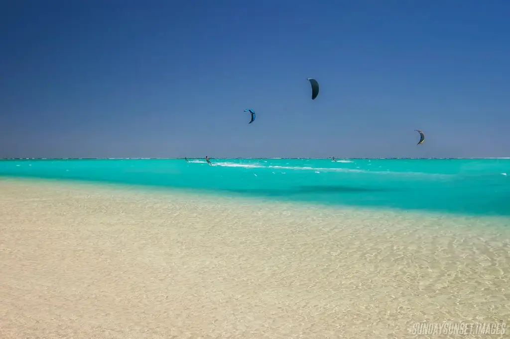 SUN0605 - Sandy Bay Kitesurfing
