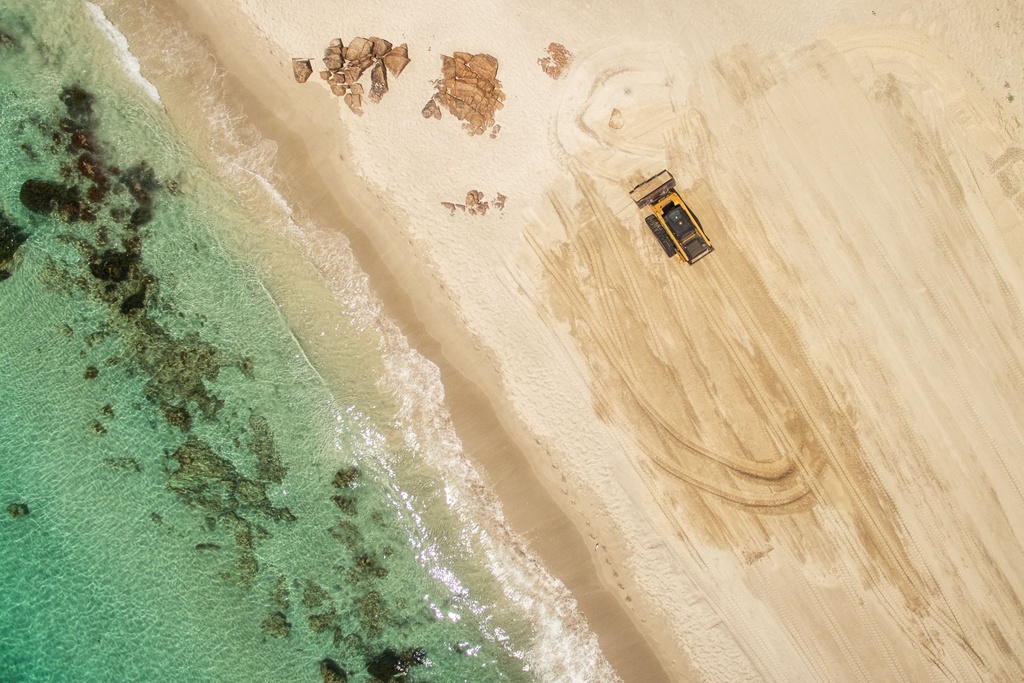 SUN0622 - Castle Bay Digger