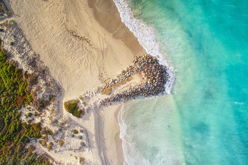SUN0665 - Sorrento Surfers