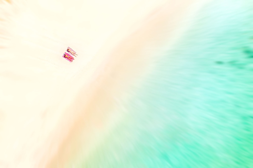 SUN0666 - Zoom Beach (Fine Art Print - Rolled, 45cm x 30cm)