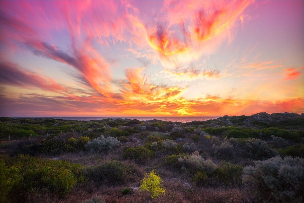 SUN0717 - Mullaloo Light (Fine Art Print - Rolled, 45 x 30cm)