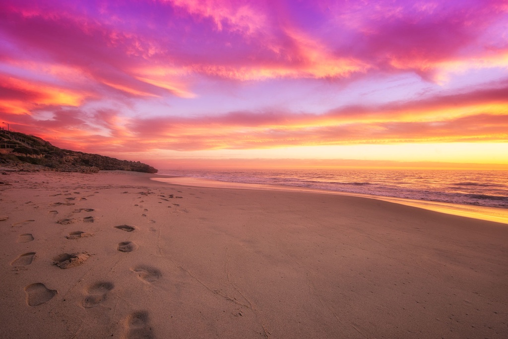 SUN0723 - North Beach Footprints (Fine Art Print - Rolled, 45cm x 30cm)
