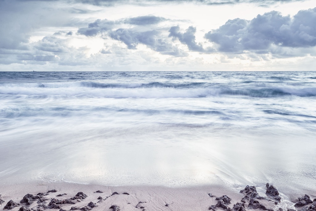 SUN0817 - Trigg Grey (Fine Art Print - Rolled, 45cm x 30cm)