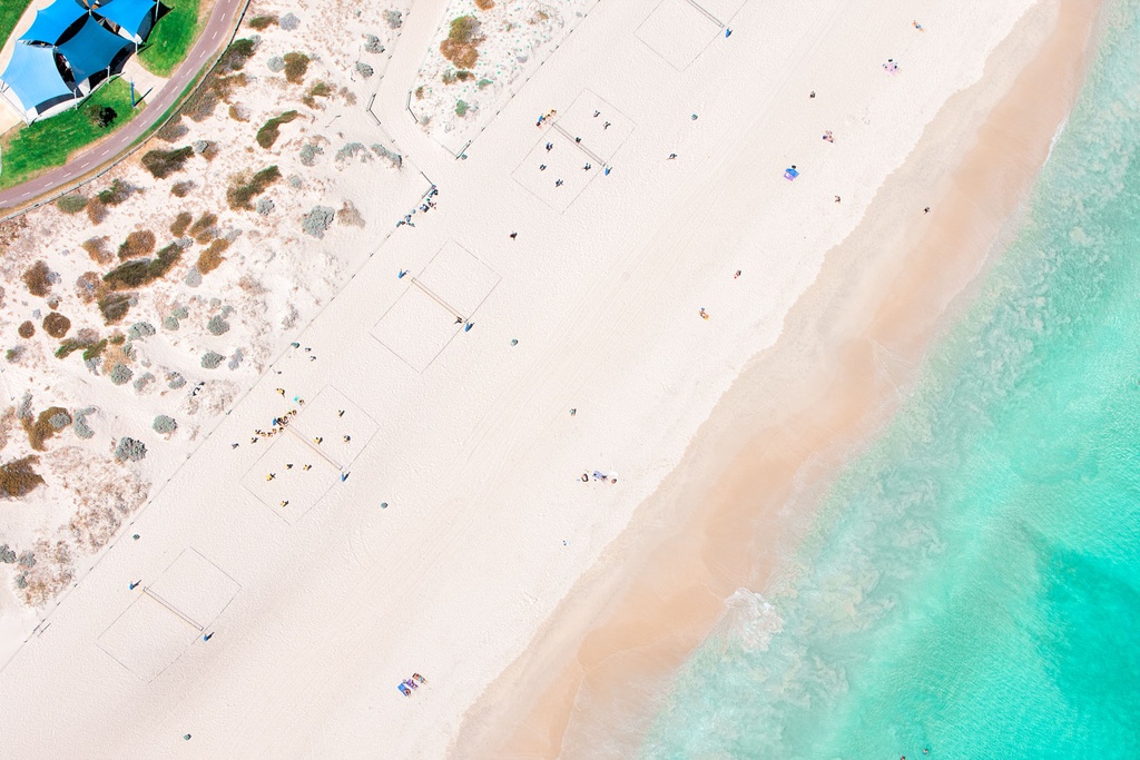 SUN0840 - Scarborough Volley (Fine Art Print - Rolled, 45cm x 30cm)