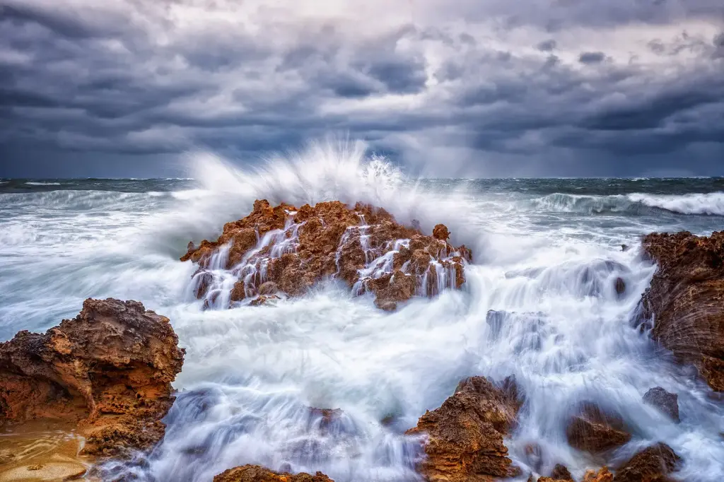 SUN0860 - Stormy Rock