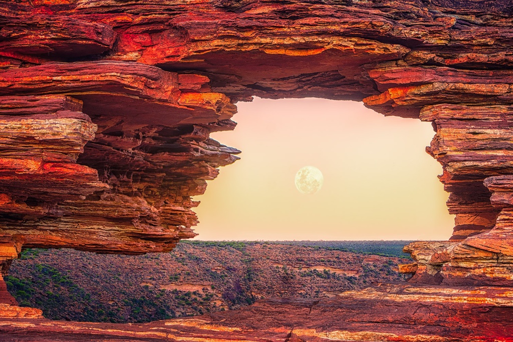 SUN0861 - Natures Moon (Fine Art Print - Rolled, 45cm x 30cm)