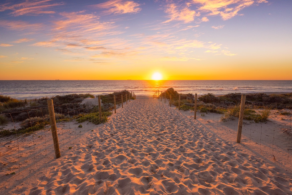 SUN0875 - Simple Sun (Fine Art Print - Rolled, 45cm x 30cm)