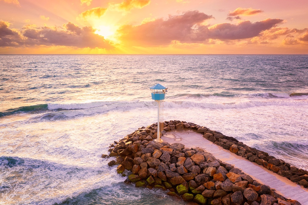 SUN0876 - City Beach Winter (Fine Art Print - Rolled, 45cm x 30cm)