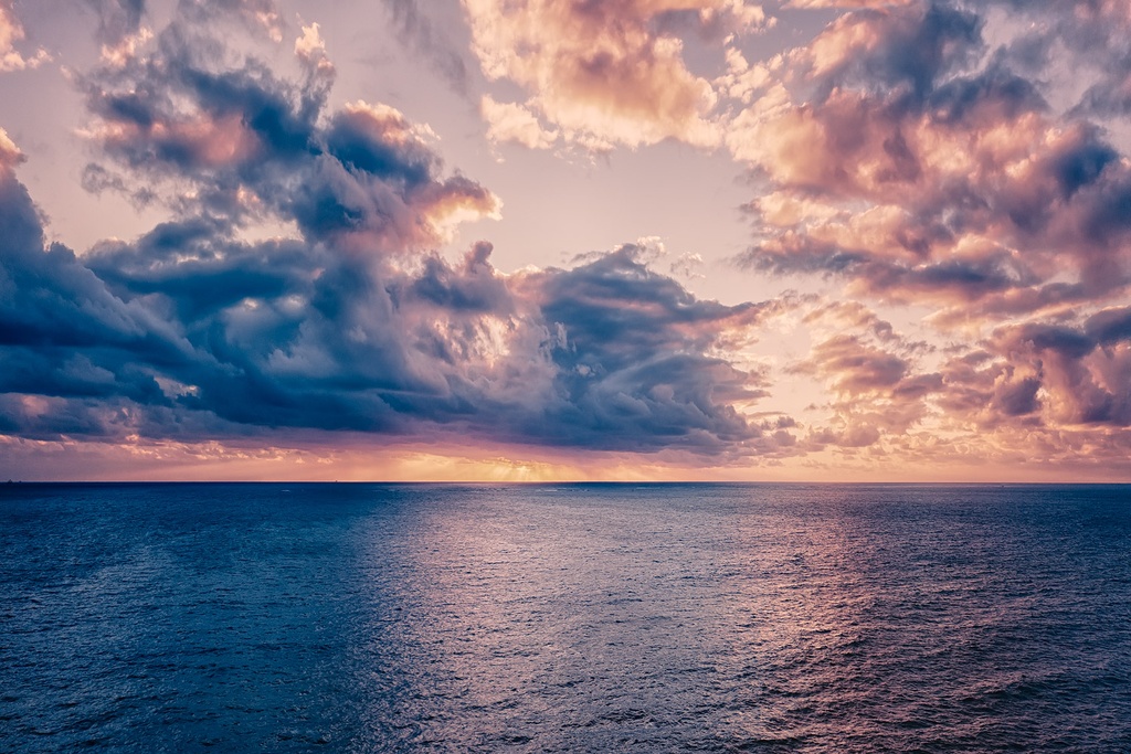 SUN0881 - North Beach Incoming (Fine Art Print - Rolled, 45cm x 30cm)