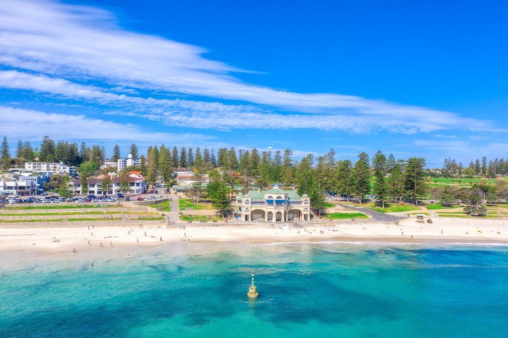 SUN0911 - Hello Cottesloe (Fine Art Print - Rolled, 45cm x 30cm)