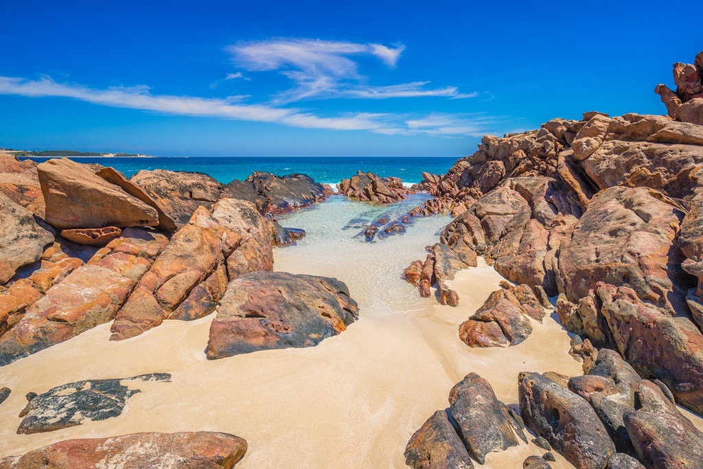 SUN0916 - Private Pool (Fine Art Print - Rolled, 45cm x 30cm)