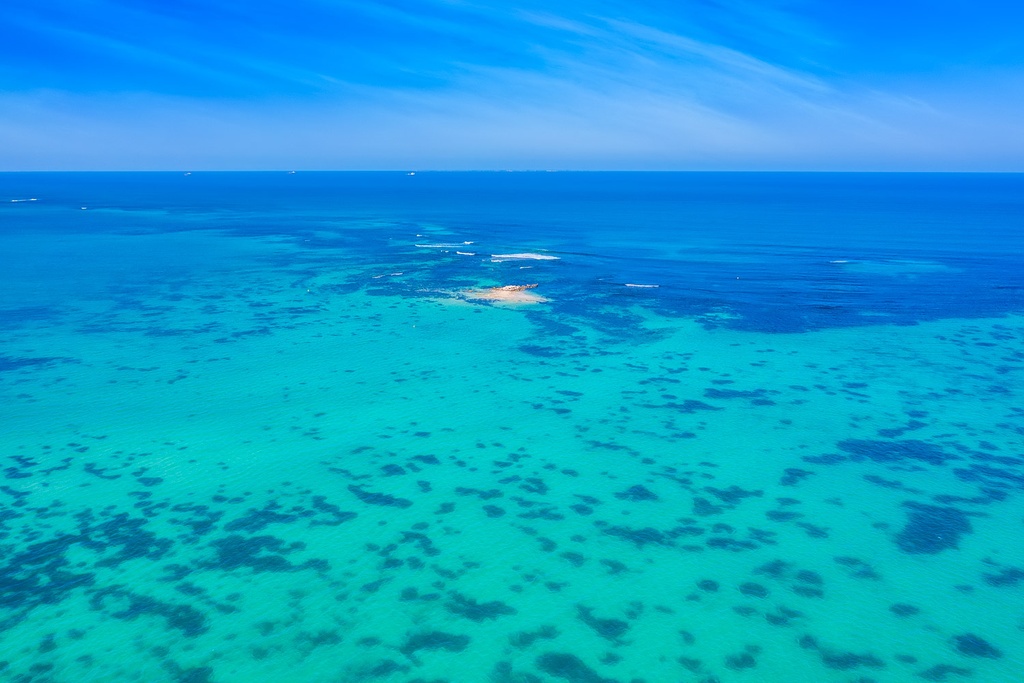 SUN0929 - Love Island (Fine Art Print - Rolled, 45cm x 30cm)