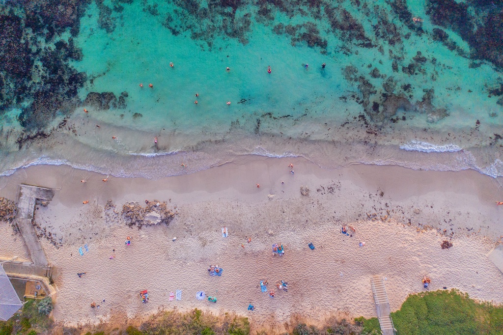 SUN0939 - Mettams Distancing (Fine Art Print - Rolled, 45cm x 30cm)