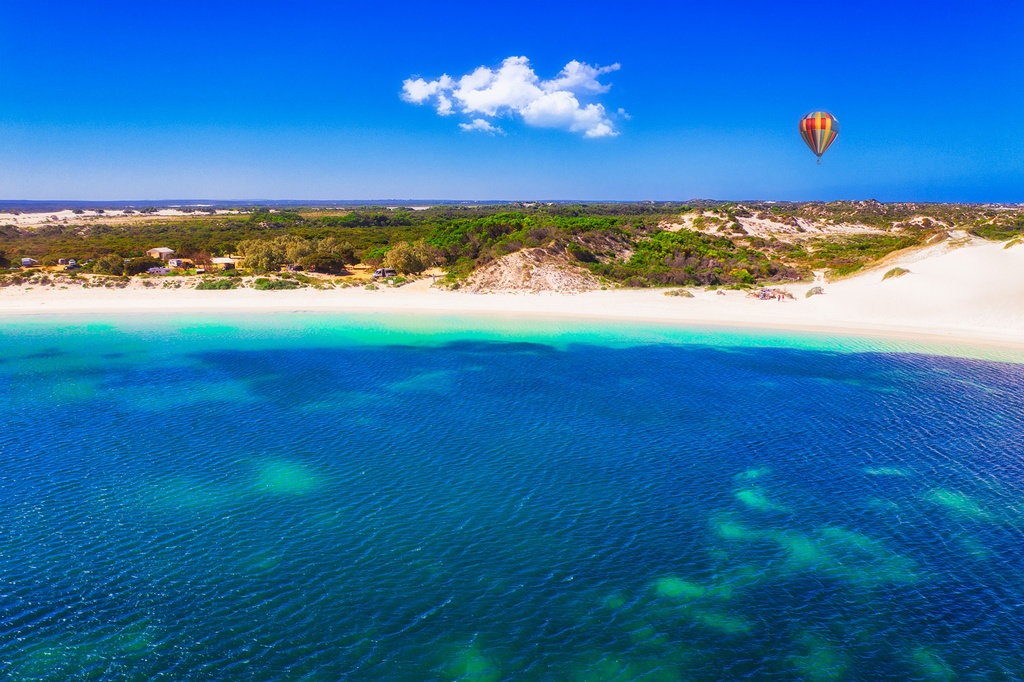 SUN1002 - Sandy Balloon (Fine Art Print - Rolled, 45cm x 30cm)