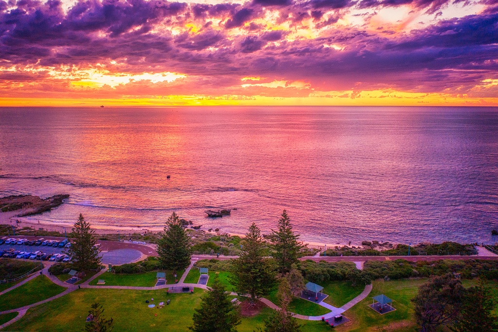 SUN1011 - Trigg Island (Fine Art Print - Rolled, 45 x 30cm)