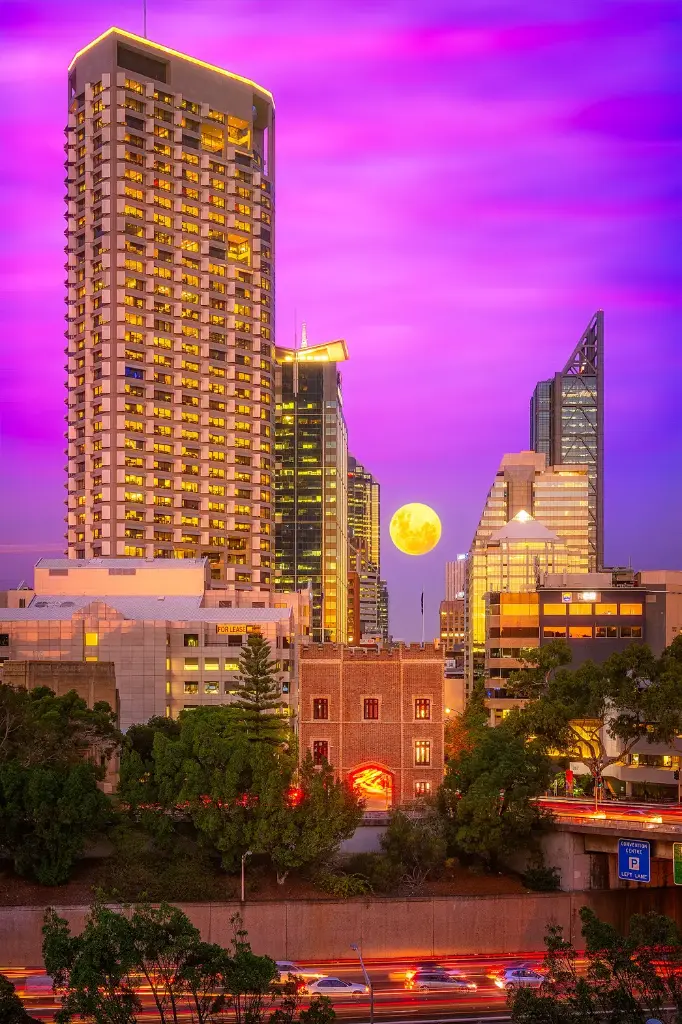 SUN0859 - Moon Gate Perth
