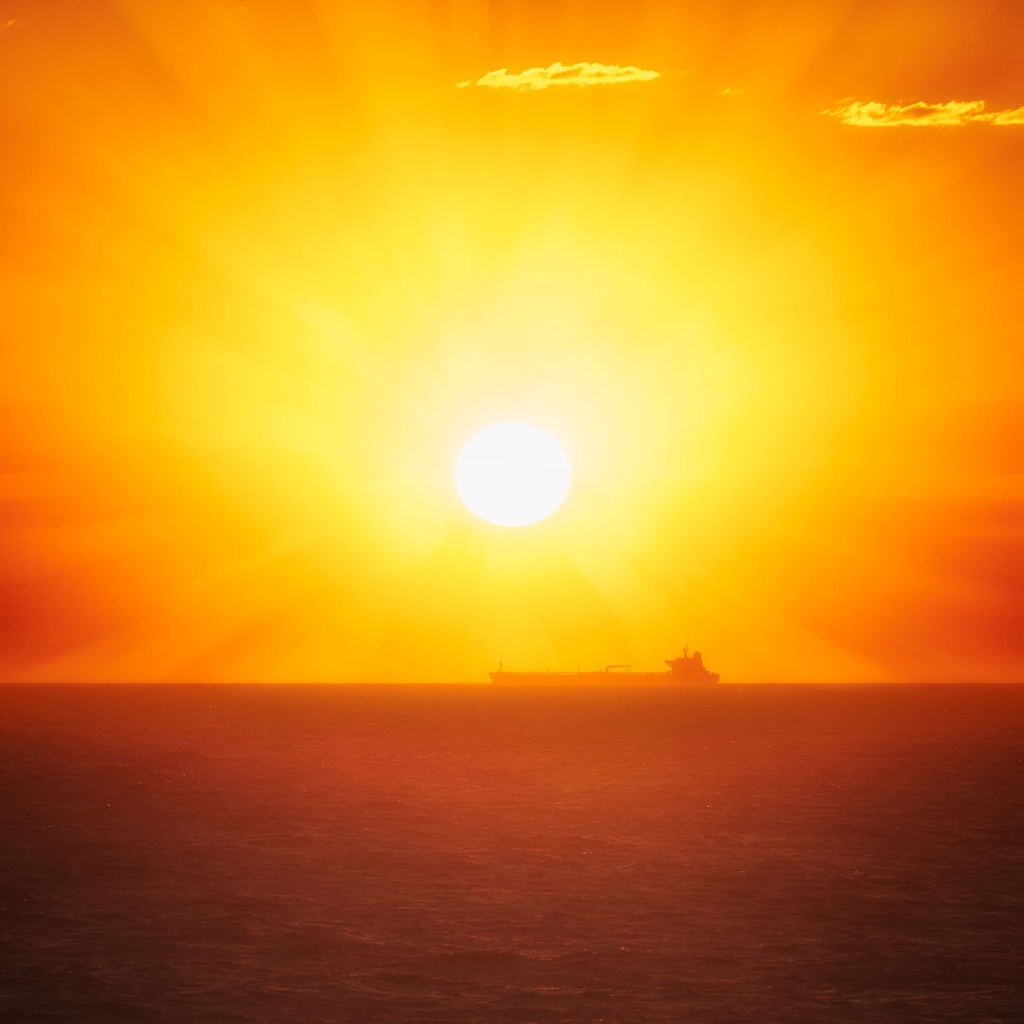 SUN0268 - Ship Rays (Fine Art Print - Rolled, 40cm x 40cm)