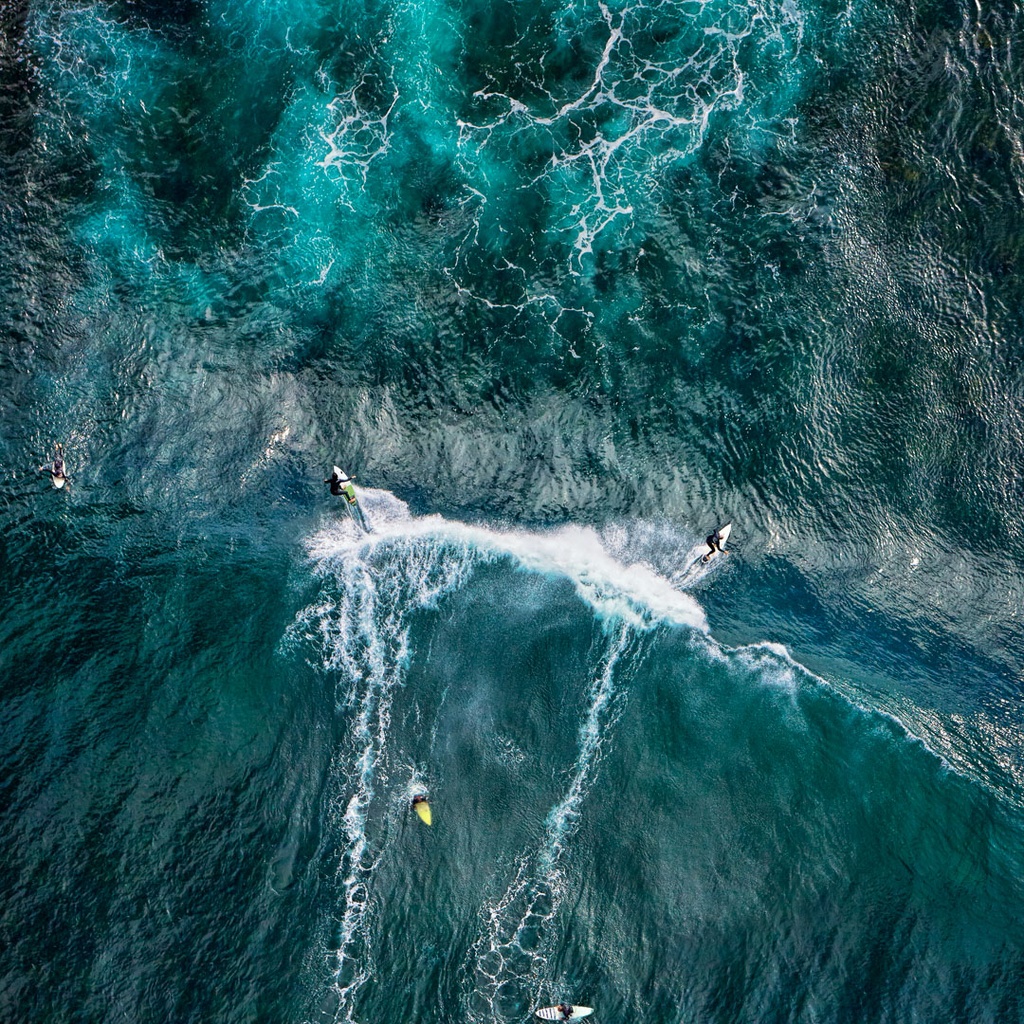 SUN0395 - Surfers Point Duo