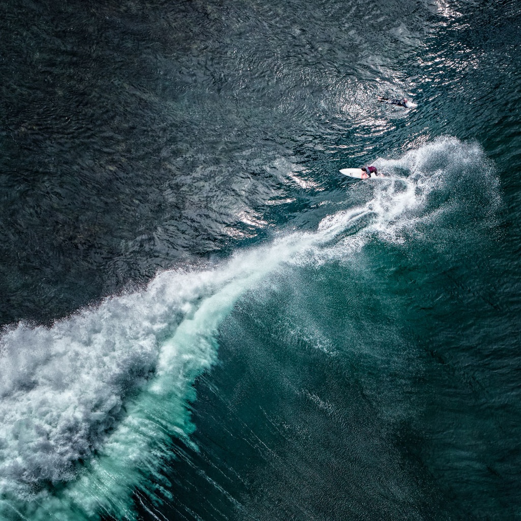 SUN0400 - Solo Surfer (Fine Art Print - Rolled, 40cm x 40cm)