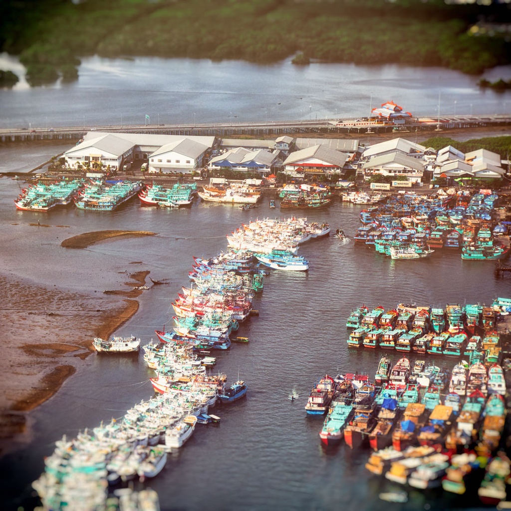 SUN0426 - Bali Boats (Fine Art Print - Rolled, 40cm x 40cm)