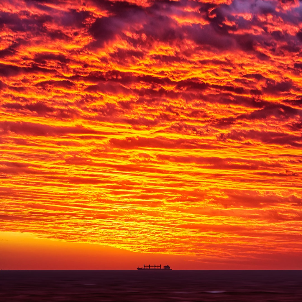 SUN0455 - Ship Sunset (Fine Art Print - Rolled, 40cm x 40cm)