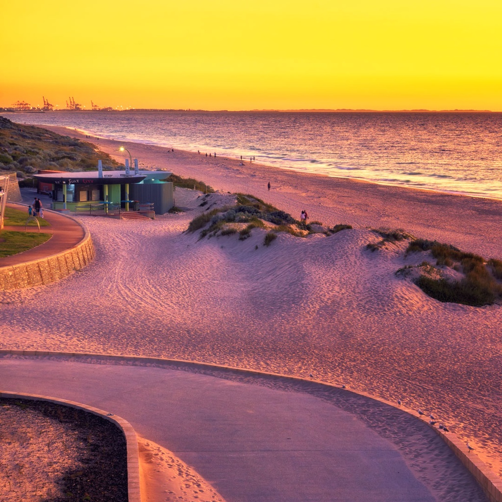 SUN0545 - City Beach Glow (Fine Art Print - Rolled, 40 x 40cm)