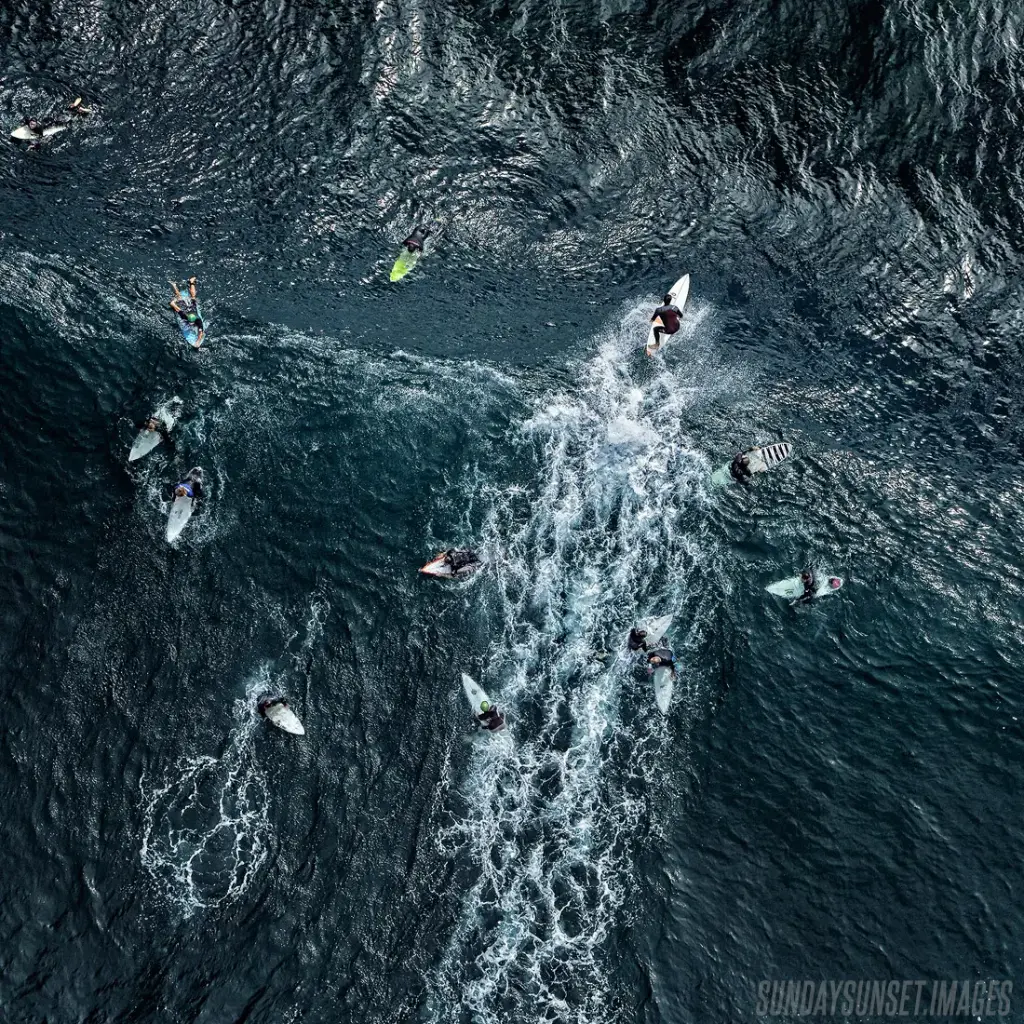 SUN0589 - Surf Break Rider