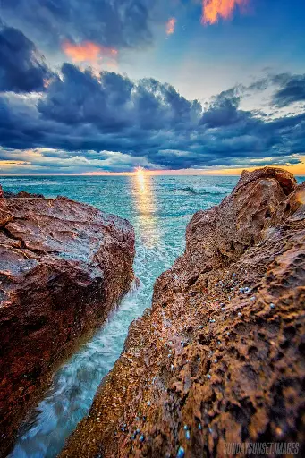 SUN0647 - Mettams Divide